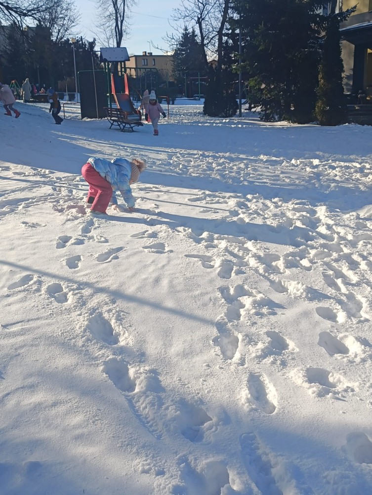 Zimowe zabawy na placu przedszkolnym :D